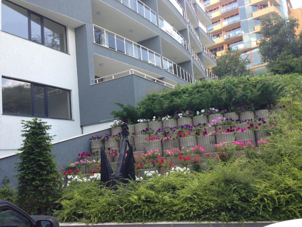 Dilov Apartments In Yalta ゴールデンサンド エクステリア 写真