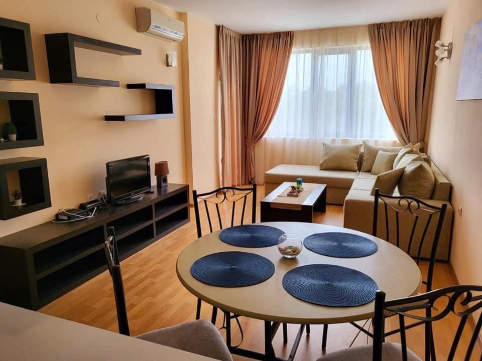 Dilov Apartments In Yalta ゴールデンサンド エクステリア 写真