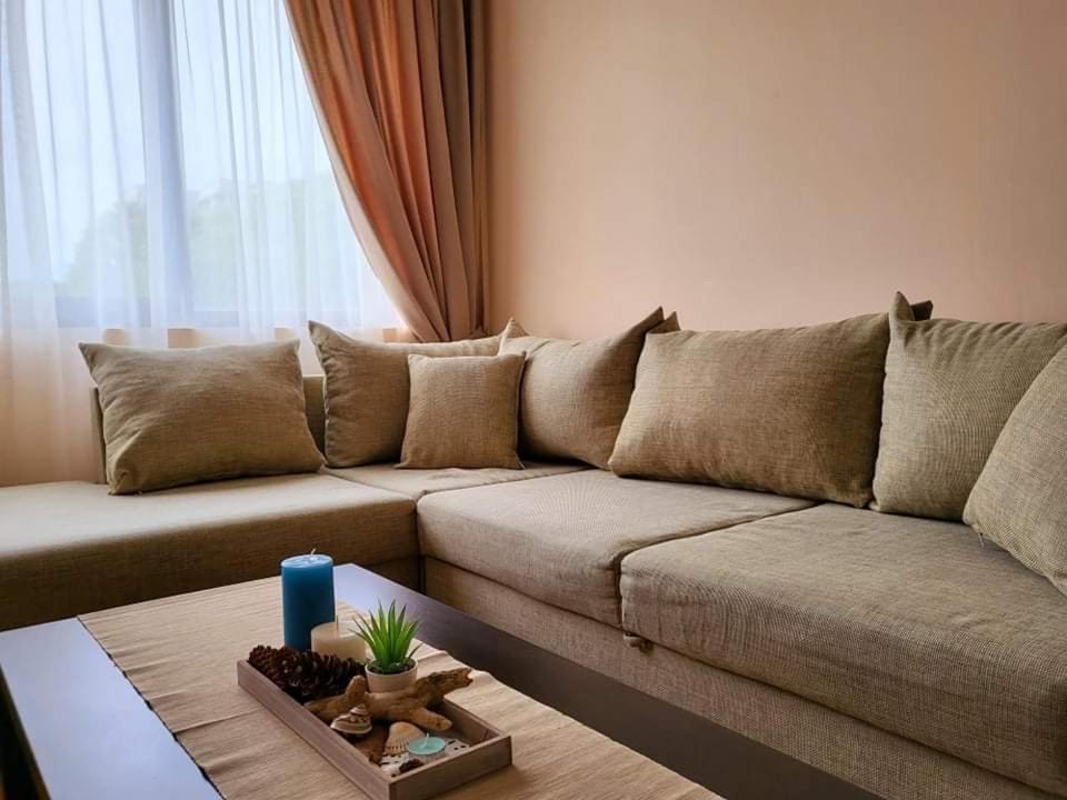 Dilov Apartments In Yalta ゴールデンサンド エクステリア 写真